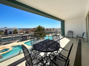 Modern Exclusive Condo with Pools & Tranquillity #309